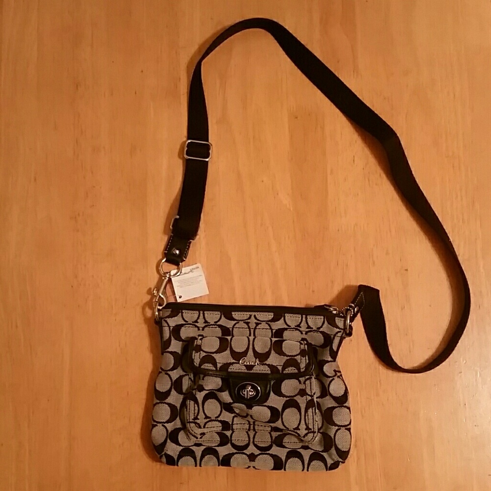 Coach Crossbody Sig pocket SWP black white
